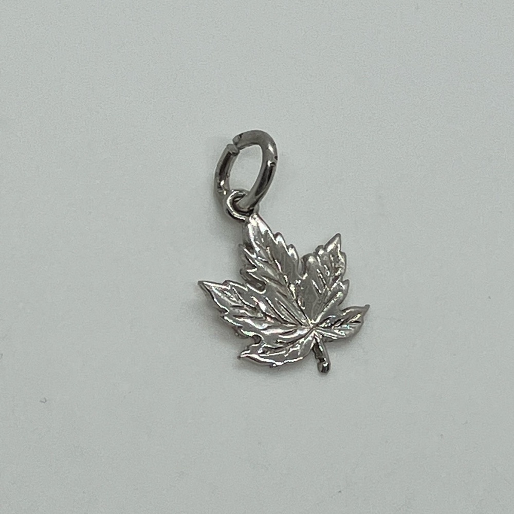 Vtg 925 Sterling Silver Canada Maple Leaf Charm / Pendant